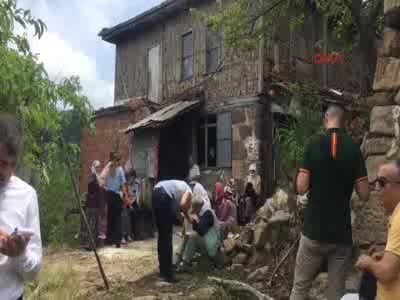 Hakkari'de şehit olan Uzman Çavuş'un ailesi gözyaşlarına boğuldu