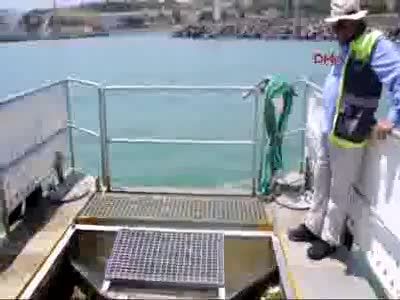 60 bin liraya deniz süpürgesi yaptı, sahilleri temizliyor