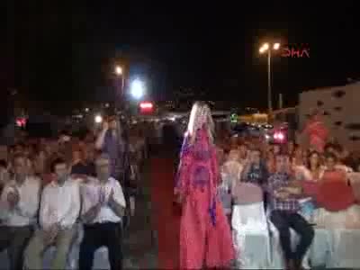 Alanya'da Kristal Kale Film Festivali dünyaya dostluk mesajlarıyla başladı