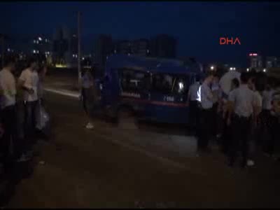 Jandarma minibüsü kaza yaptı: 5'i asker, 12 yaralı