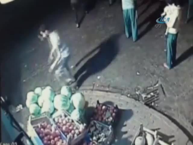 Silahlı, bıçaklı ve sopalı kavgada 4 kişi yaralandı