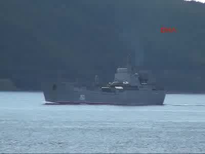 Rus savaş gemisi Çanakkale Boğazı'ndan geçti