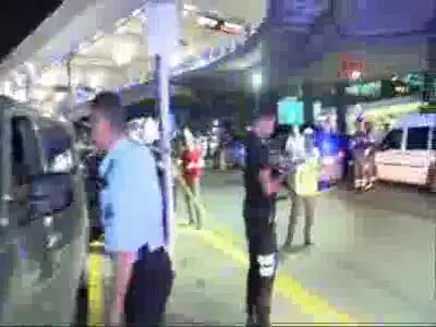 Patlamanın ardından Atatürk Havalimanı'nın önünden görüntüler