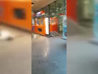 Patlamanın ardından Atatürk Havalimanı'nın içinden görüntüler