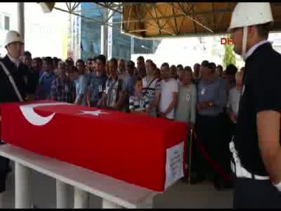 Diyarbakır Dicle'de şehit olan polis memuru Mustafa Yıldırım son yolculuğuna uğurlanıyor