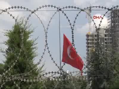 Milli yas nedeniyle bayraklar yarıya indirildi