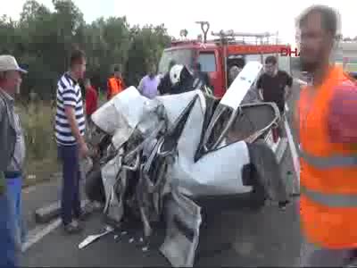 Bursa'da tır, otomobili hurda yığınına çevirdi: 1 ölü - 2