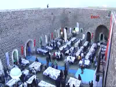 Tabyalardaki iftarda 'yer tartışması' kavgaya dönüştü