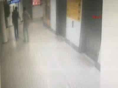 Polislerin iki canlı bombanın karşısına çıktığı o anlar