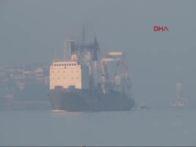 Rus savaş gemisi Boğaz'dan geçti