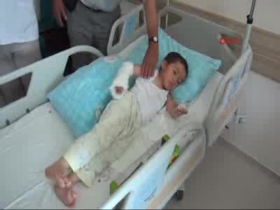 3 yaşındaki Hasan'ın kopan parmak damarları dikildi