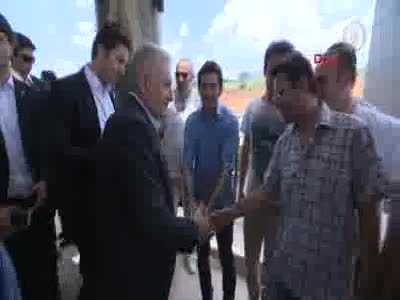 Başbakan Binali Yıldırım Gebze OSB çalışanlarının kandillerini kutladı, kandil simidi dağıttı