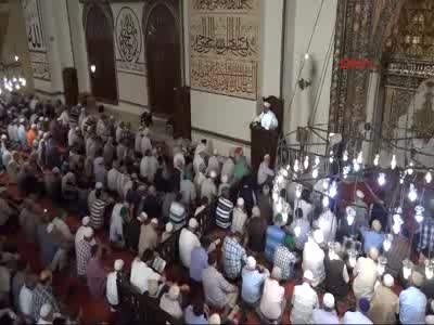 Bursa'da Ramazan'ın son cumasında Ulucami'de yer kalmadı