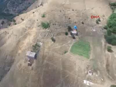 Lice'de PKK'nın patlayıcı ve yaşam malzemesi dolu 4 odalı, mutfaklı ve banyolu sığınakları imha edildi