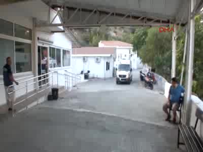 Marmaris'te ahşap tekne yandı; 3 kişi yaralandı