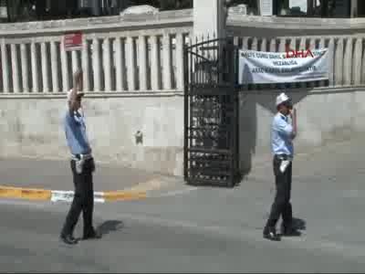 Cumhurbaşkanı Erdoğan anne ve babasının mezarlarını ziyaret etti