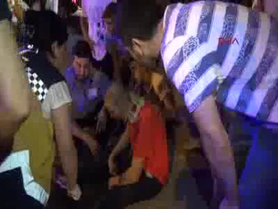 Otomobil, su tankerine çarptı: 3'ü ağır 4 yaralı