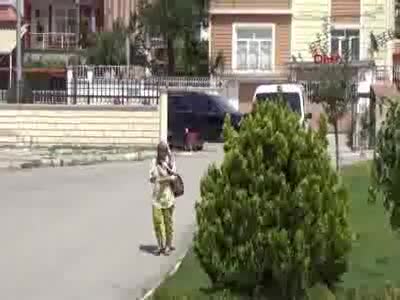 Karaman'da Afganistan bayrağı taşıyan 3 kişiyi PKK'lı sanıp bıçaklayan 6 kişi gözaltına alındı
