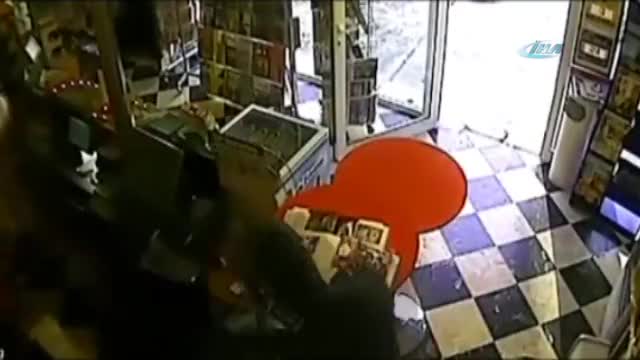 Soyguncu köpeğin hışmına uğradı