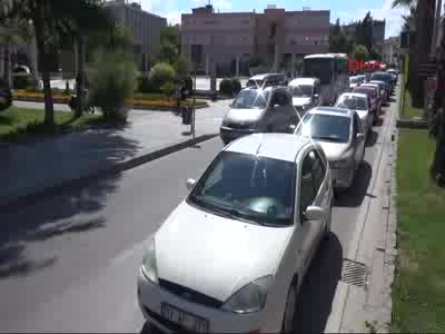 Çanakkale'de feribot kuyruğu devam ediyor