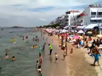 Balıkesir 2 bin 500 kişinin yaşadığı Avşa'ya 130 bin kişi gelince yiyecek sıkıntısı baş gösterdi - 2