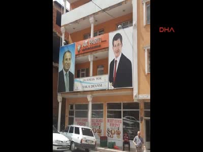 Davutoğlu'nun fotoğrafının üzerine başbakanın fotoğrafı yapıştırıldı
