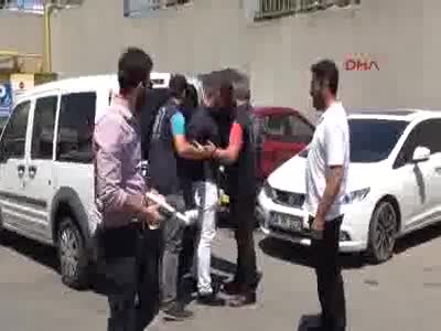 Milli kürekçiyi bıçaklayan maganda yakalandı