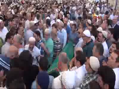 Davutoğlu ve Kahraman Fatih Camii'nde cenaze törenine katıldı
