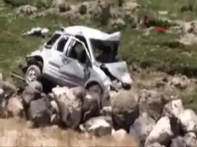 Düğün konvoyunda kaza: 1 ölü, 21 yaralı