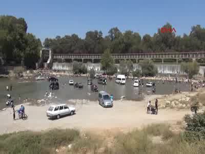 Tarsus'ta sıcaktan bunalanlar baraja koşuyor