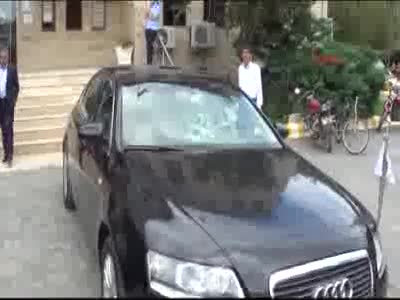 Iğdır Belediye Başkanı'nın aracının camını kırdılar