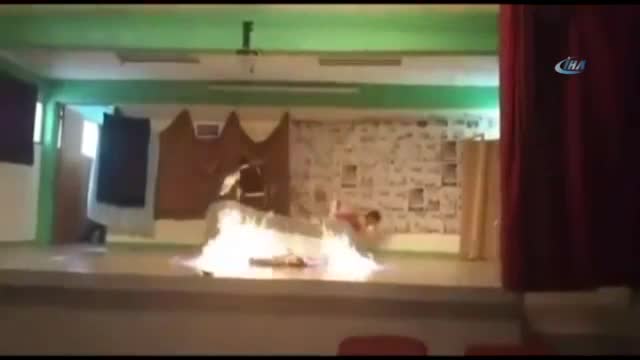 Öğrenciler bir anda alevler içinde kaldı