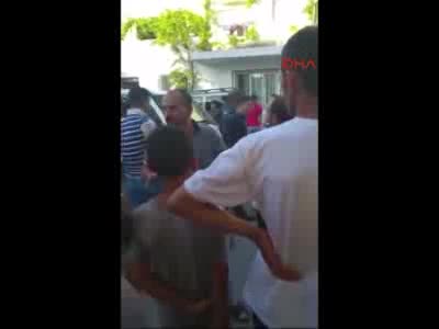 Gürültü yapan Suriyelileri uyaran baba-oğul bıçaklandı