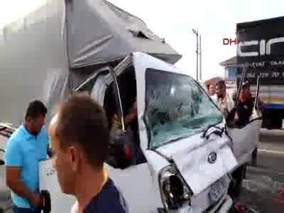 Bursalı araçlar Kocaeli'de çarpıştı! 3 yaralı