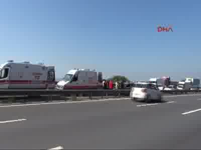 Memleket yolunda kaza yaptılar: 5 yaralı