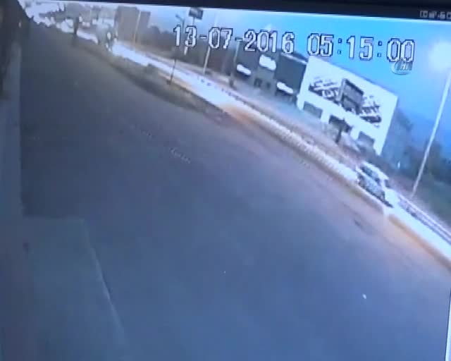 Bursa'da saman yüklü TIR devrildi!
