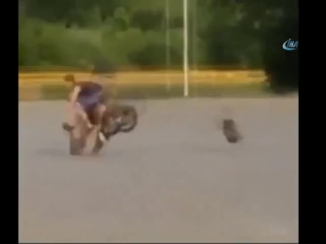 Motosiklet kendi kendini imha etti