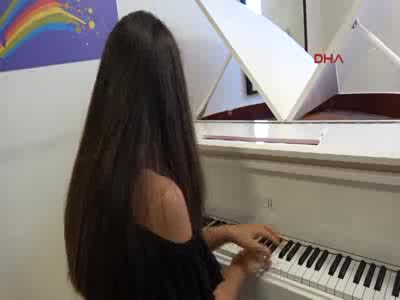Bursalı Yeşim, Paris'teki müzik yarışmasında birinci oldu