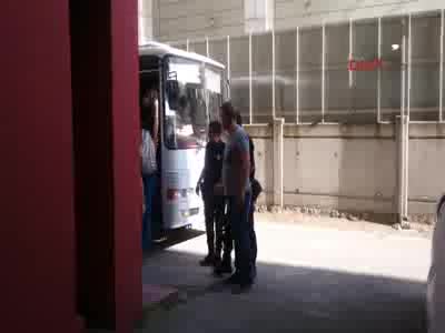 Kaçak sigara operasyonunda zanlılar adliyeye sevk edildi