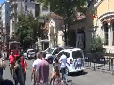 İstiklal Caddesi'ne gözaltı