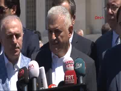 Başbakan Binali Yıldırım: Bayraklarımızı yarıya indiriyoruz
