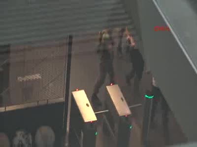 Darbeciler CNNTÜRK binasına girdiler!