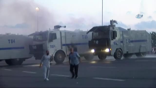 Boğaz Köprüsü'nde tank atışı: 3 yaralı