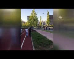 Uçaktan atılan bombanın Külliye önüne düşme ve patlama anı