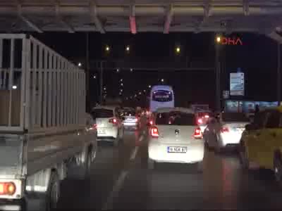 Bursa'da binlerce kişi sokağa döküldü - 1