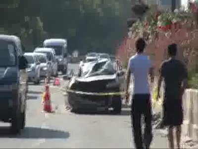 Otobanda terk edilmiş tanklarla fotoğraf çektirdiler