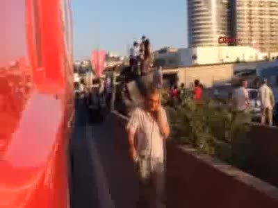 Askerlere saldırıyı polis engelledi