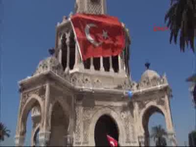 İzmir'deki tarihi Saat Kulesi'nde ağır hasar