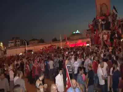 Taksim Meydanı'nda coşkulu kalabalık - 1