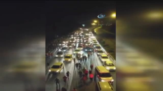 Darbeciler tankla halkı ve araçları böyle ezdi